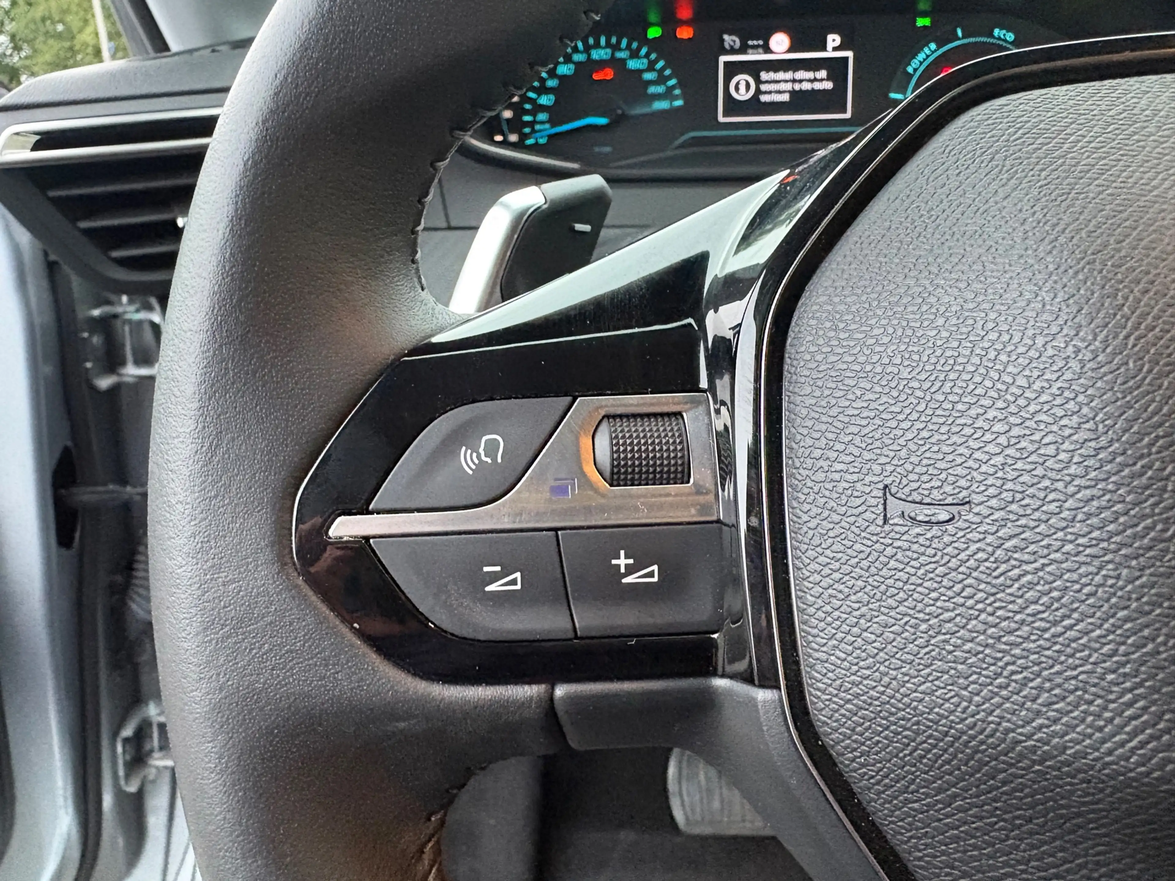 Peugeot 208 1.2 Hybrid 110 e-DCS6 Style CRUISE/CARPLAYY/PDC — photo 12