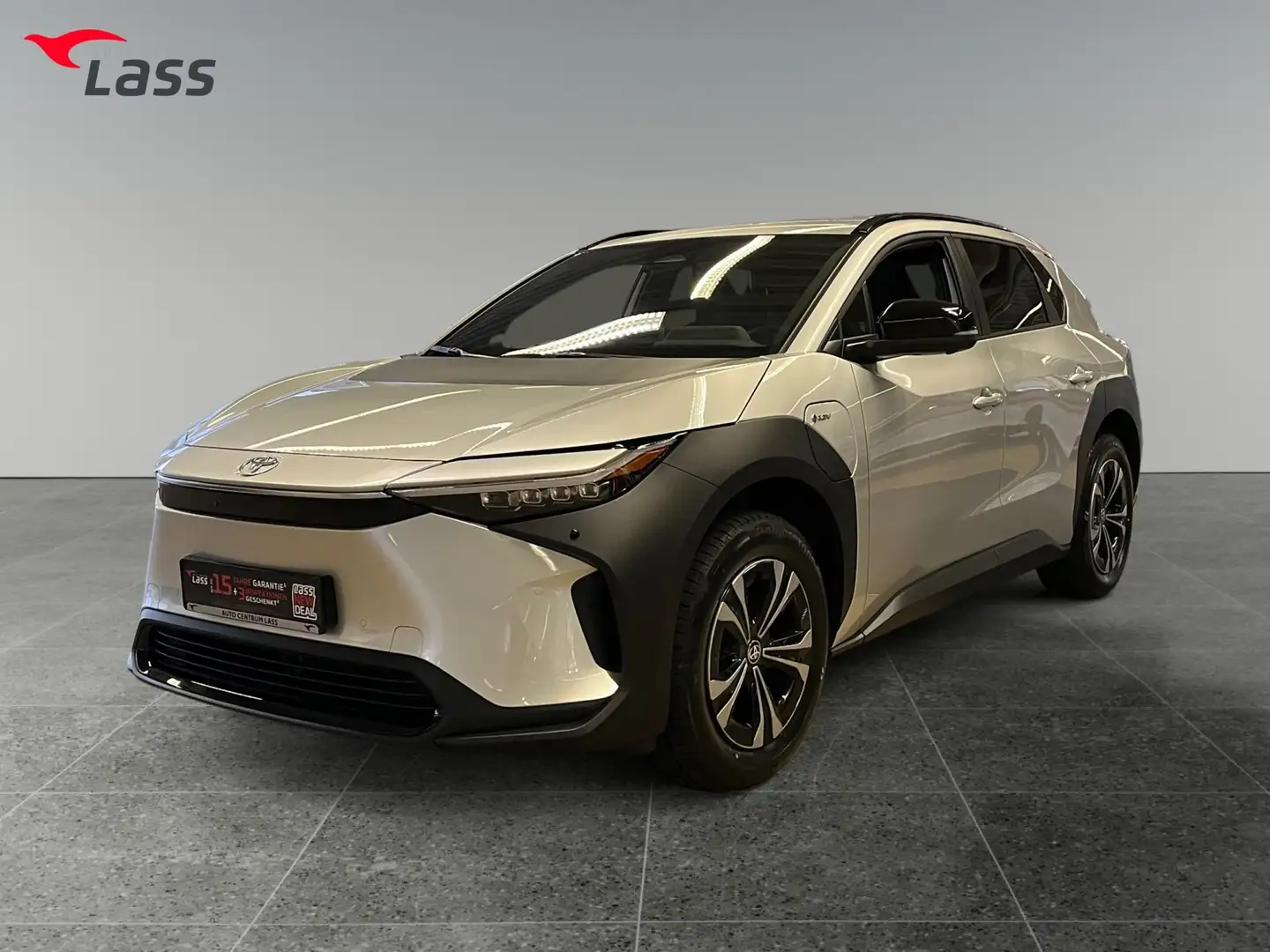 Toyota bZ4X FWD Teamplayer 2xKlima 360 ACC 0,0% Silber - 2
