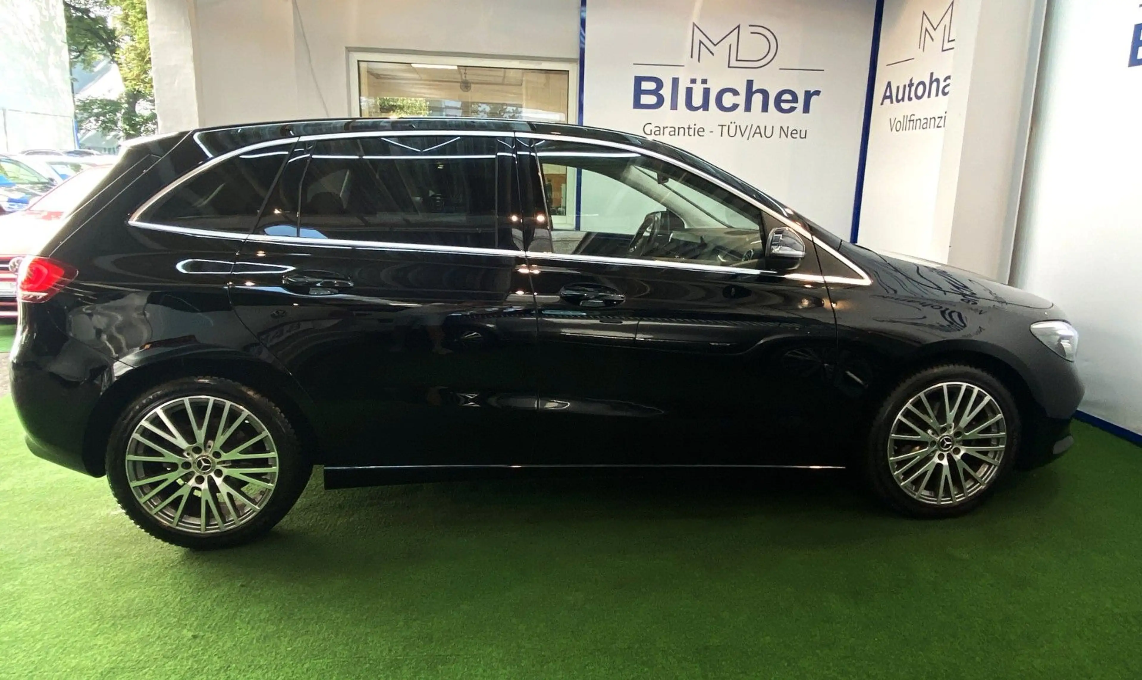 Mercedes-Benz B 180 Progressive Sonderedition Automatik LED — photo 4