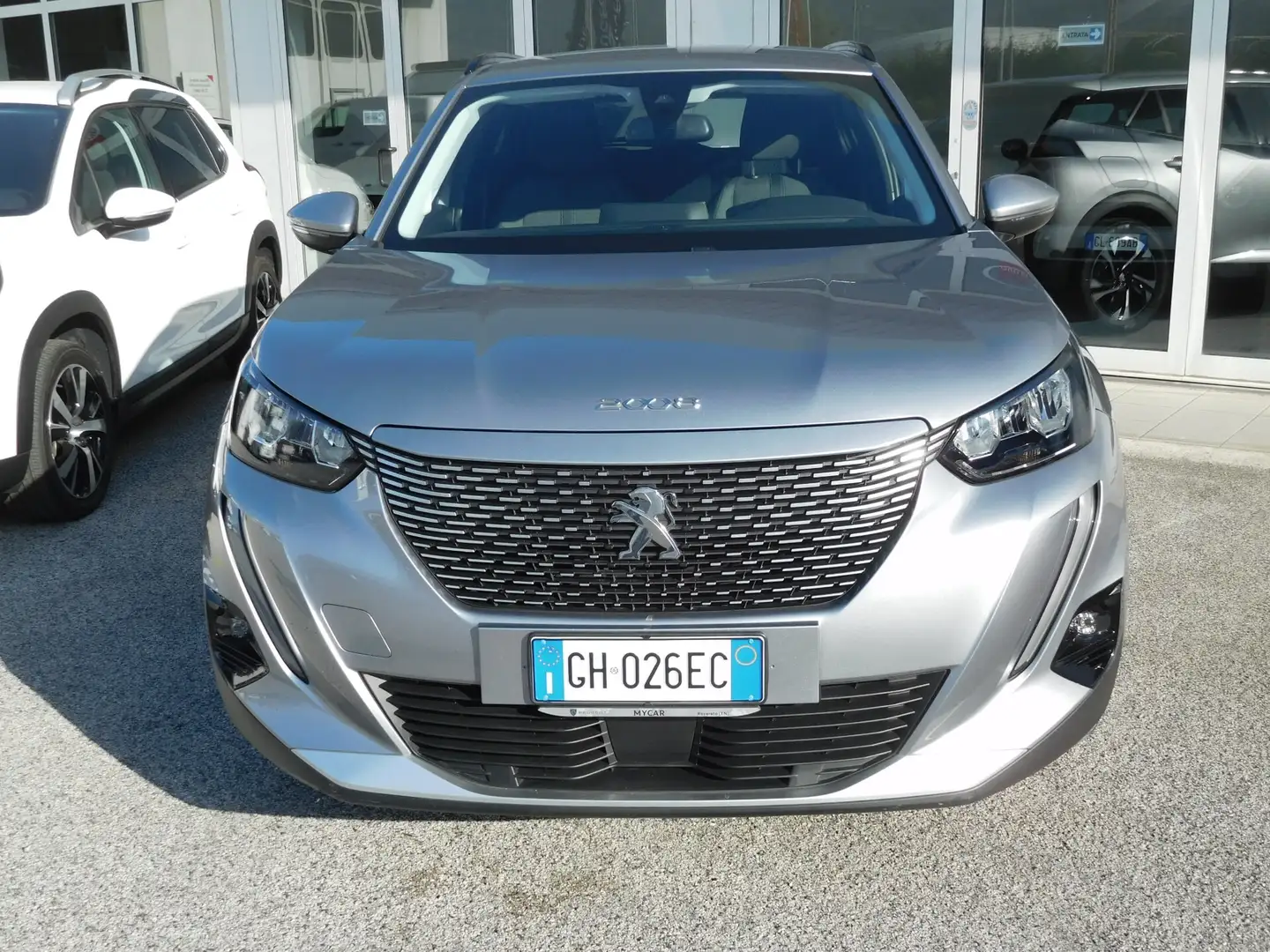 Peugeot 2008 motore elettrico 136 CV Allure Pack Argento - 2