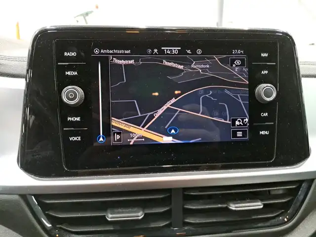 Volkswagen T-Roc view 4