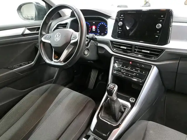 Volkswagen T-Roc view 3