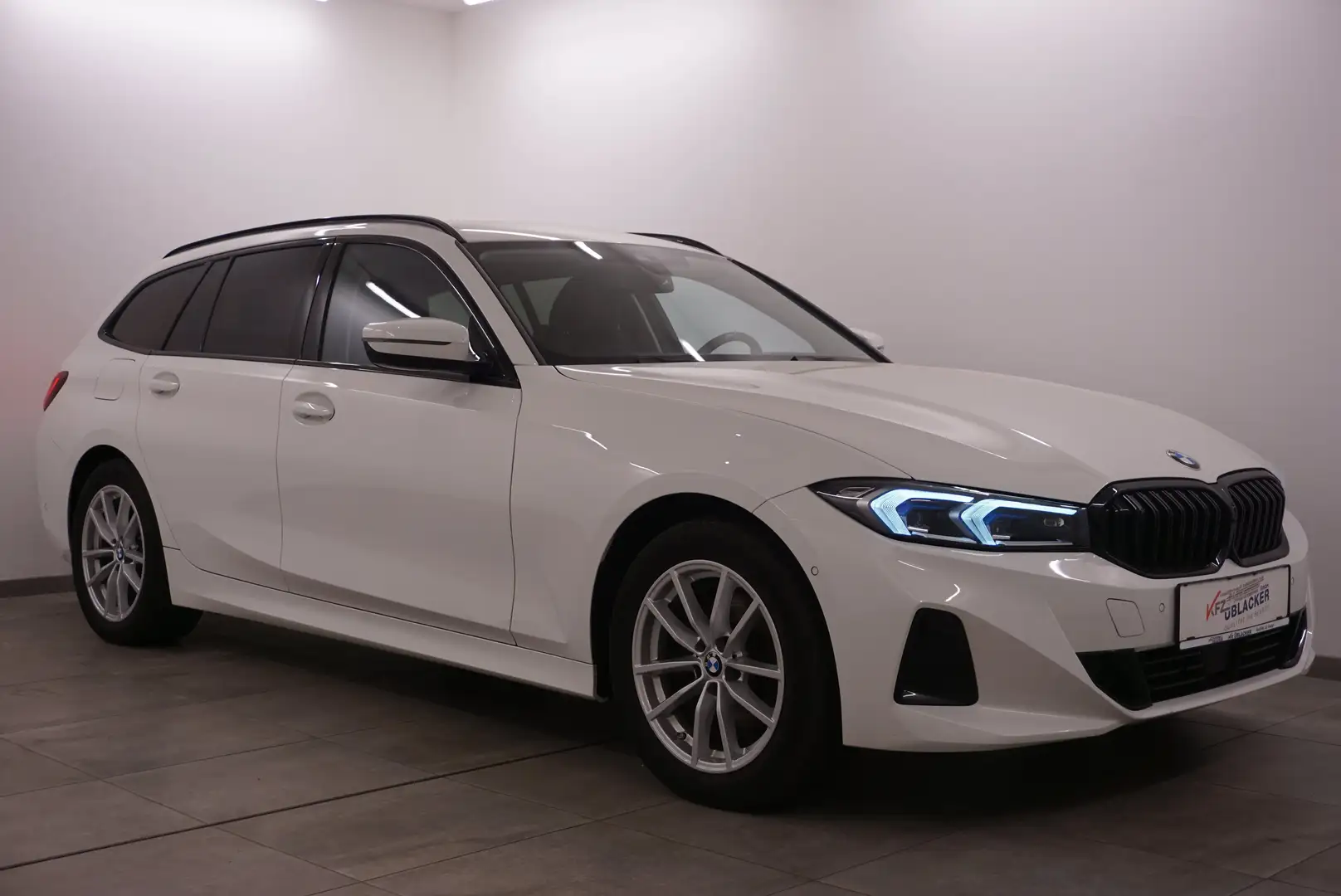 BMW 320 d xDrive Sport// Anhängervorr.// Abstandstemp// Weiß - 1