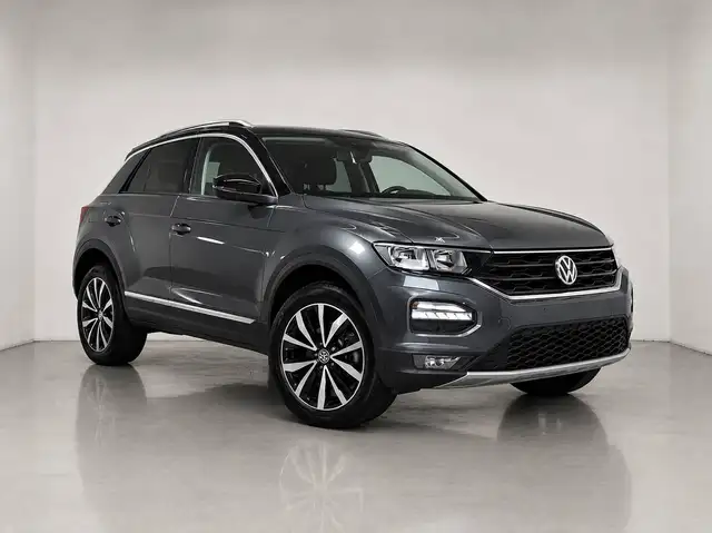 Volkswagen T-Roc view 2