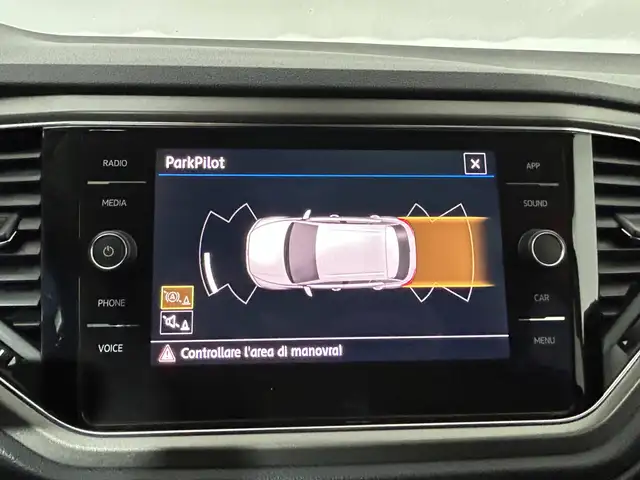 Volkswagen T-Roc view 10