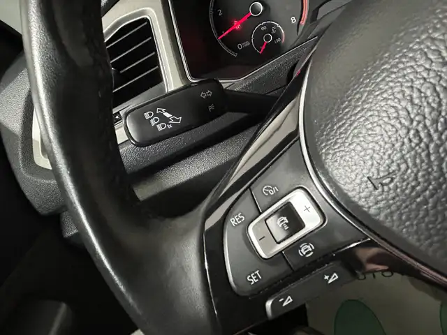 Volkswagen T-Roc view 14