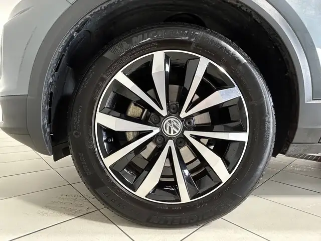 Volkswagen T-Roc view 5