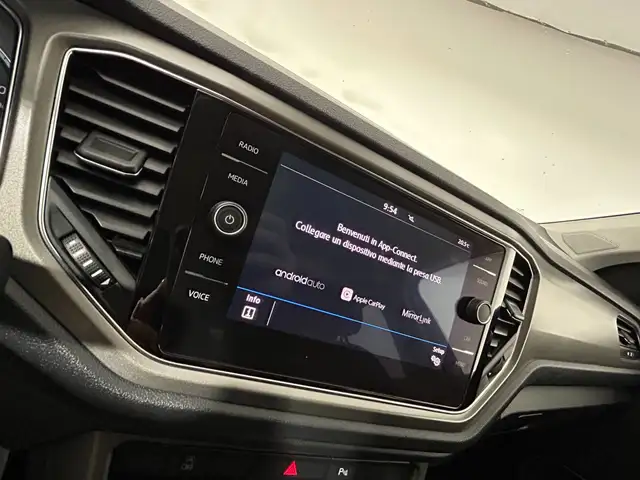 Volkswagen T-Roc view 11