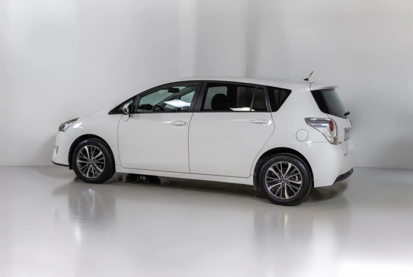 Toyota Verso 130 Advance 5pl. Blanco - 2