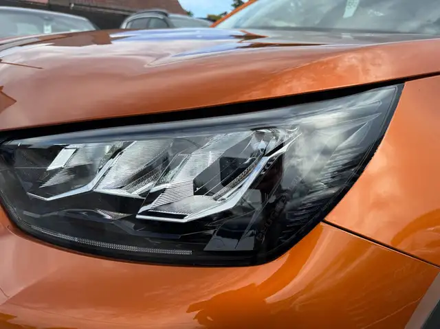 Peugeot 2008 view 11