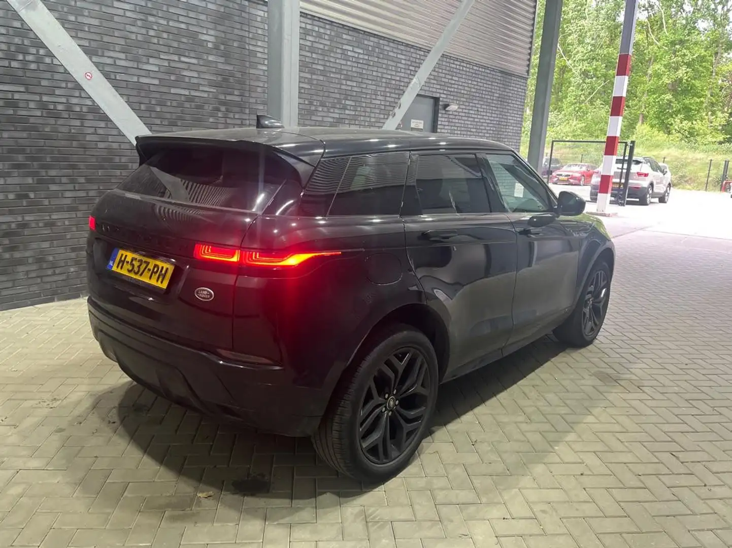 Land Rover Range Rover Evoque P200 AWD R-Dynamic SE | Black Pack | Panoramadak | Zwart - 2