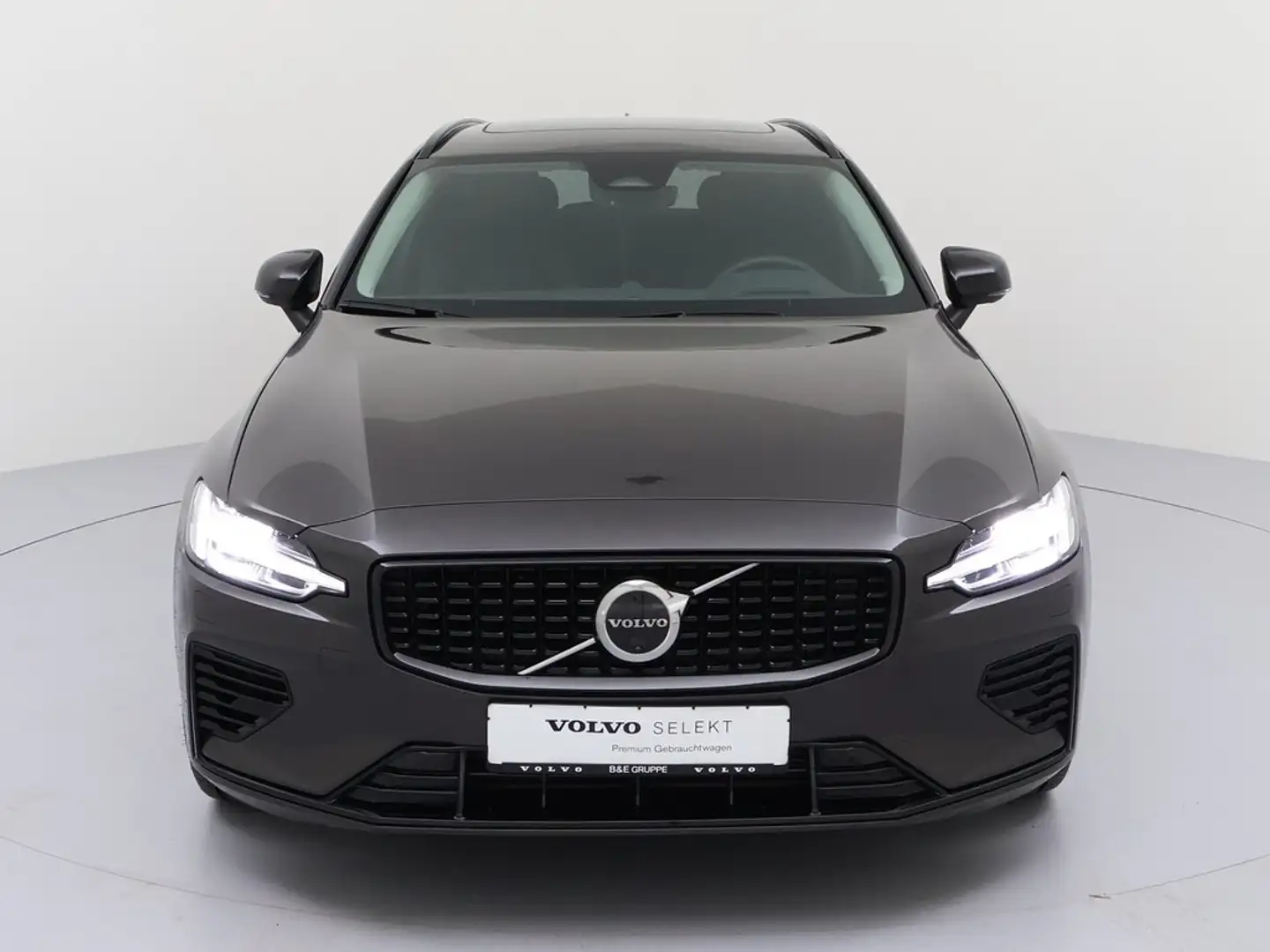 Volvo V60 T8 Ultra Dark Recharge Plug-In Hybrid AWD Grau - 2