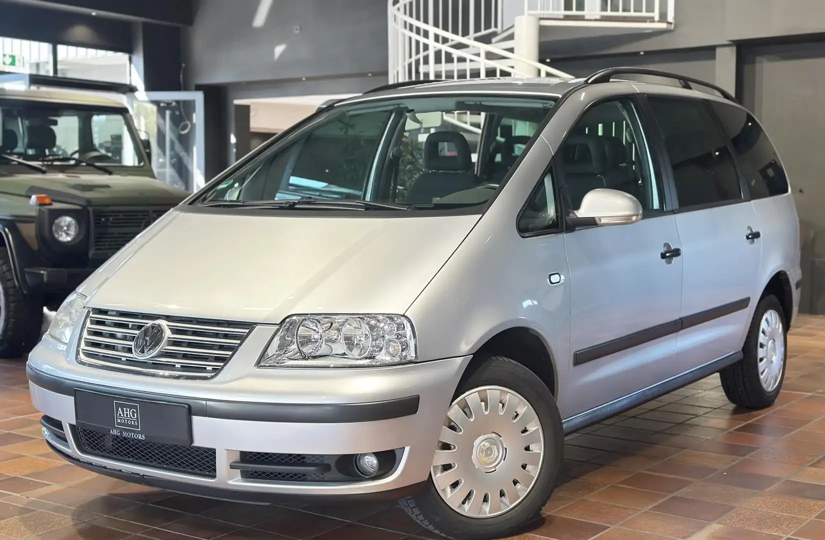 Volkswagen Sharan 2.0 TDI 7-SITZE TEMPOMAT 2HD TOP-ZUSTAND! Stříbrná - 1