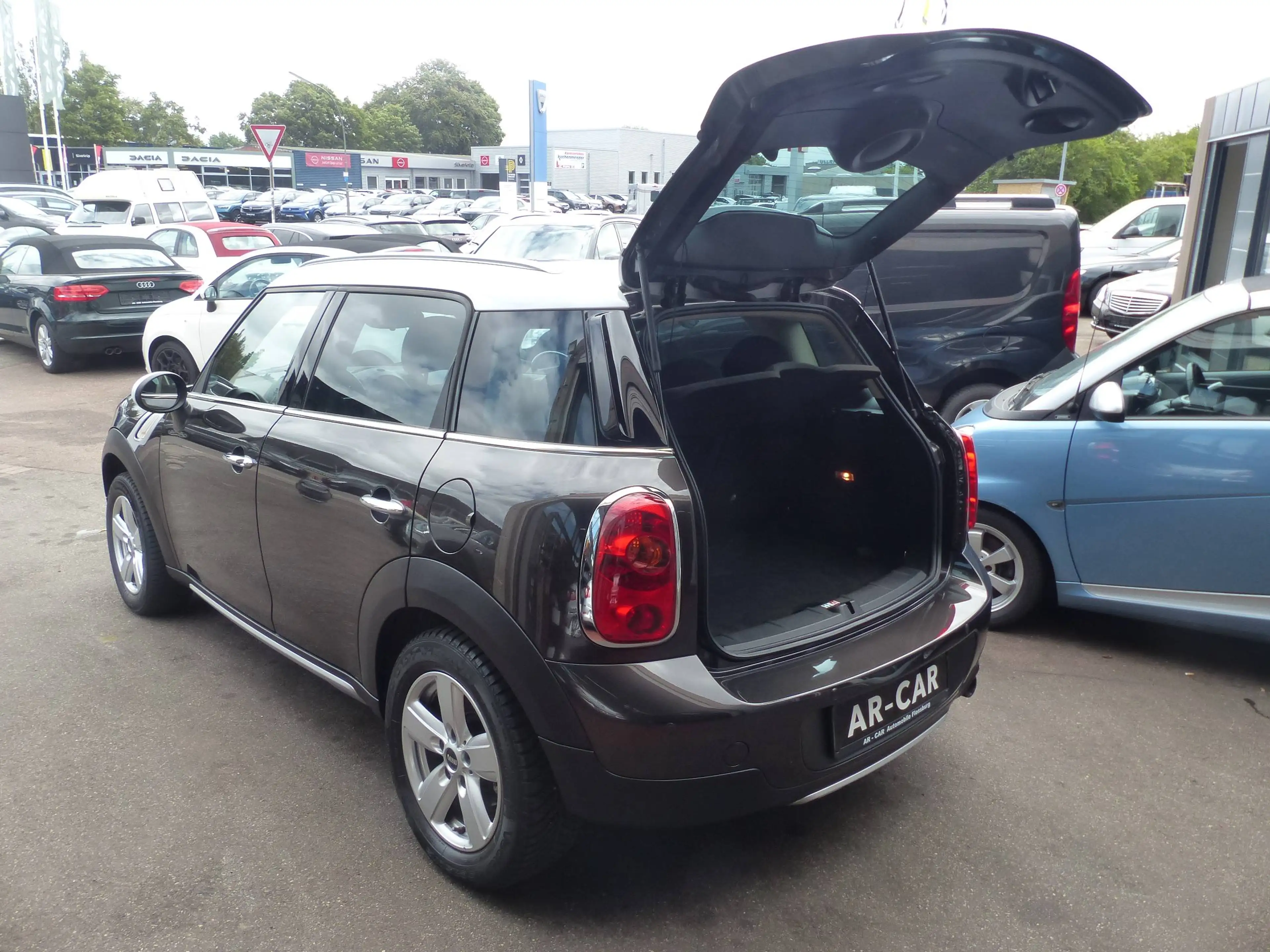 MINI Cooper Countryman 1.6 Automatik Xenon Navi Schiebedach Klima Einparkhilfe hinten Tempomat — photo 7