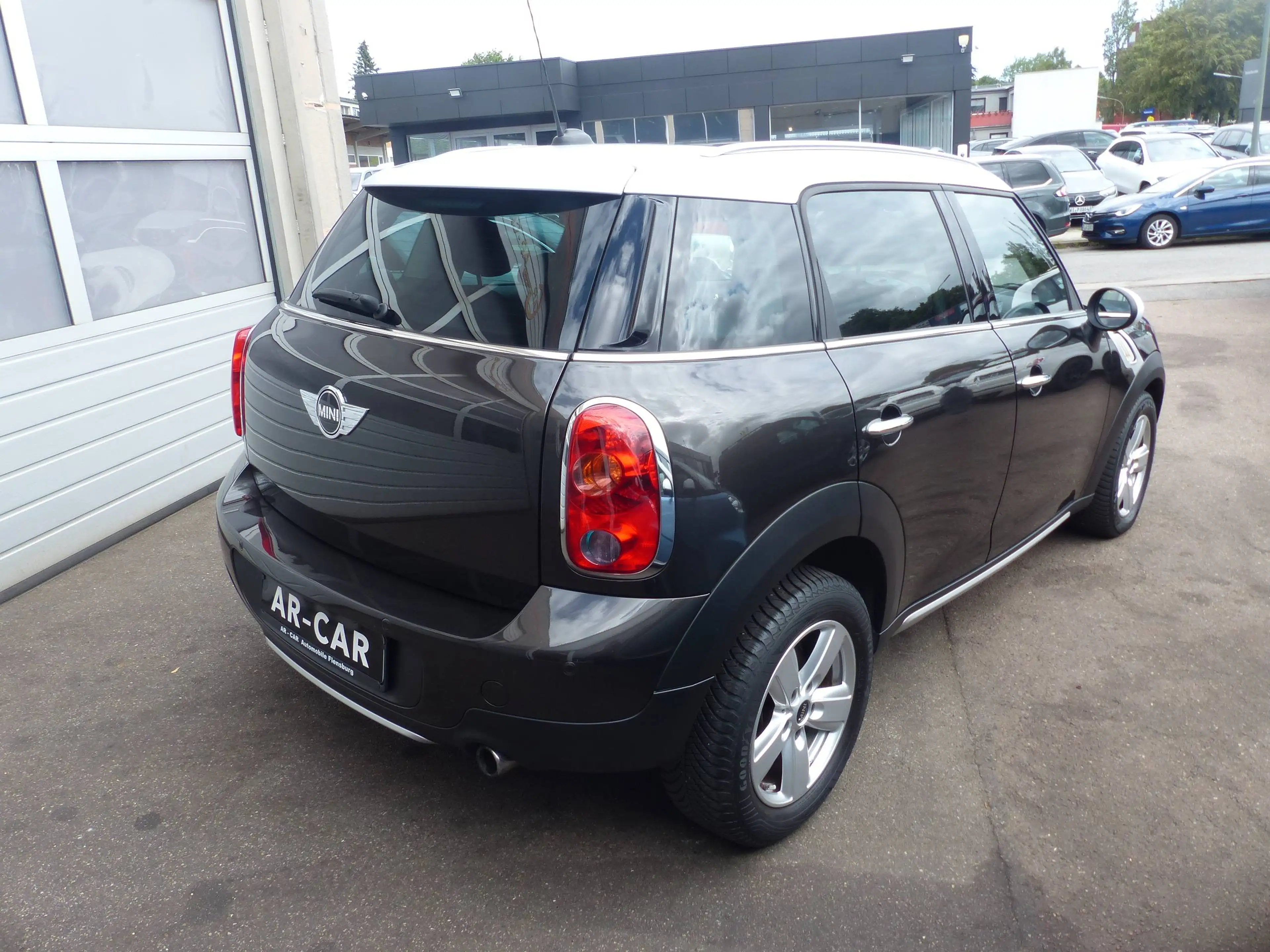 MINI Cooper Countryman 1.6 Automatik Xenon Navi Schiebedach Klima Einparkhilfe hinten Tempomat — photo 3