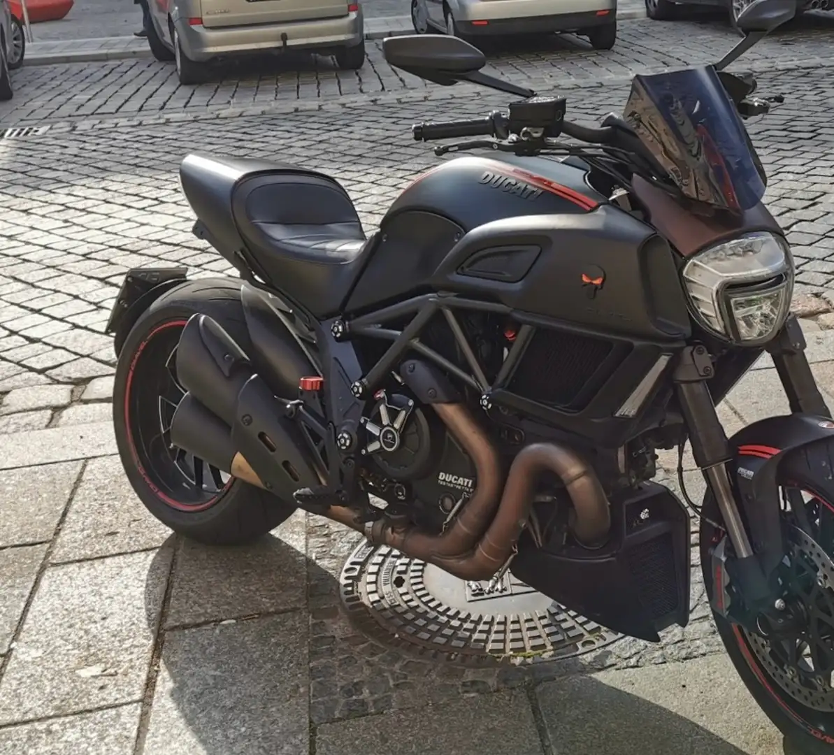 Ducati Diavel Diavel Dark Carbon crna - 1