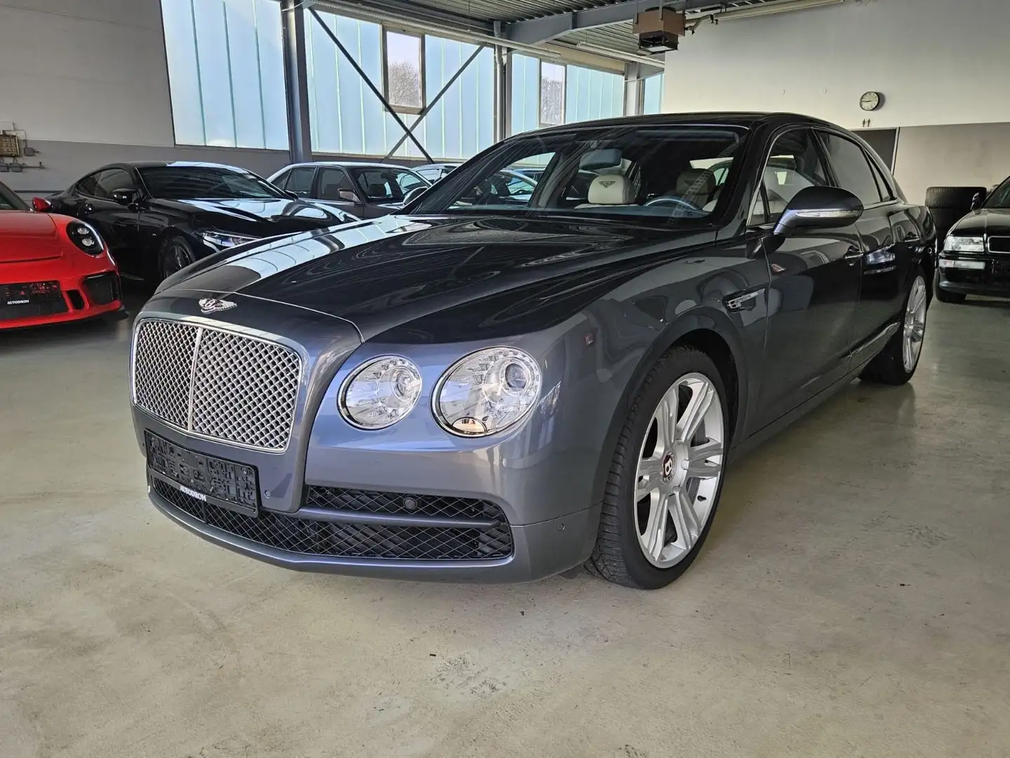 Bentley Flying Spur 4.0 V8 Aut. 1.Hand+Mwst ausweisbar Grau - 2