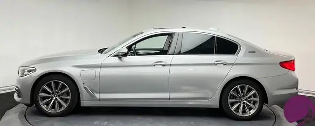 BMW 5 Series view 3