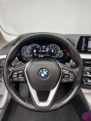 BMW 5 Series view 15