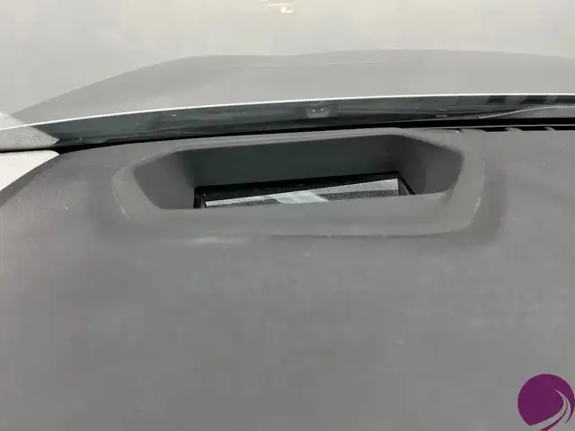 BMW 5 Series view 14