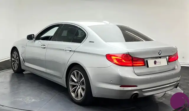BMW 5 Series view 6