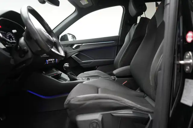 Audi Q3 view 9