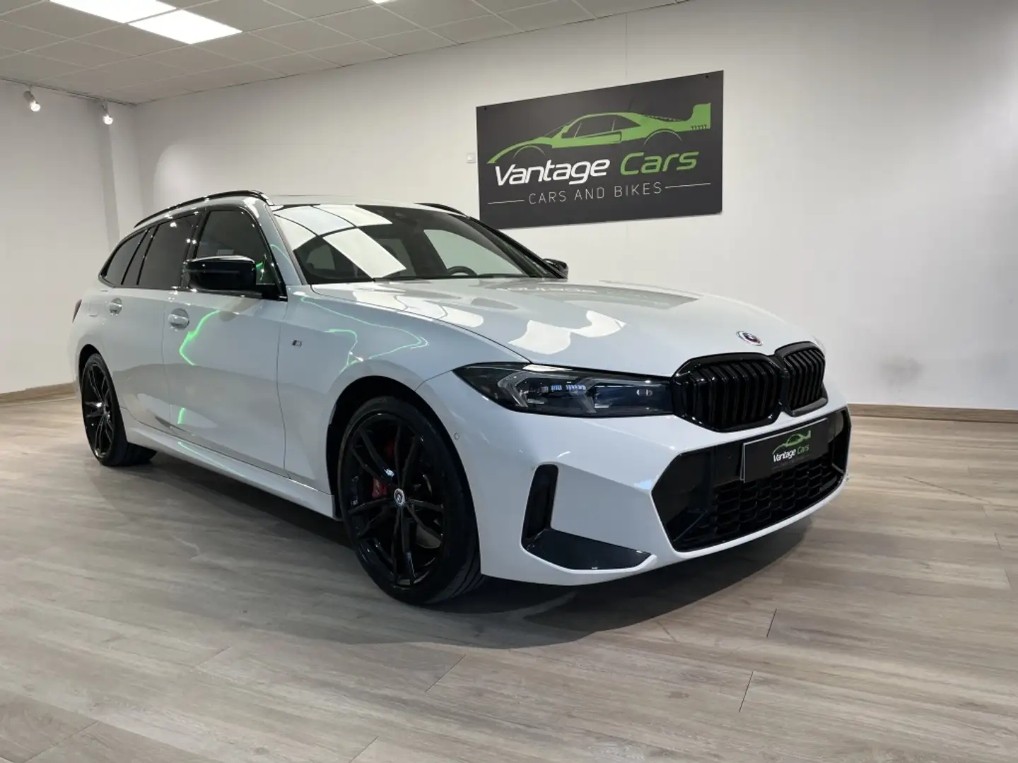 BMW 320 320dA xDrive Touring M Sport Weiß - 2