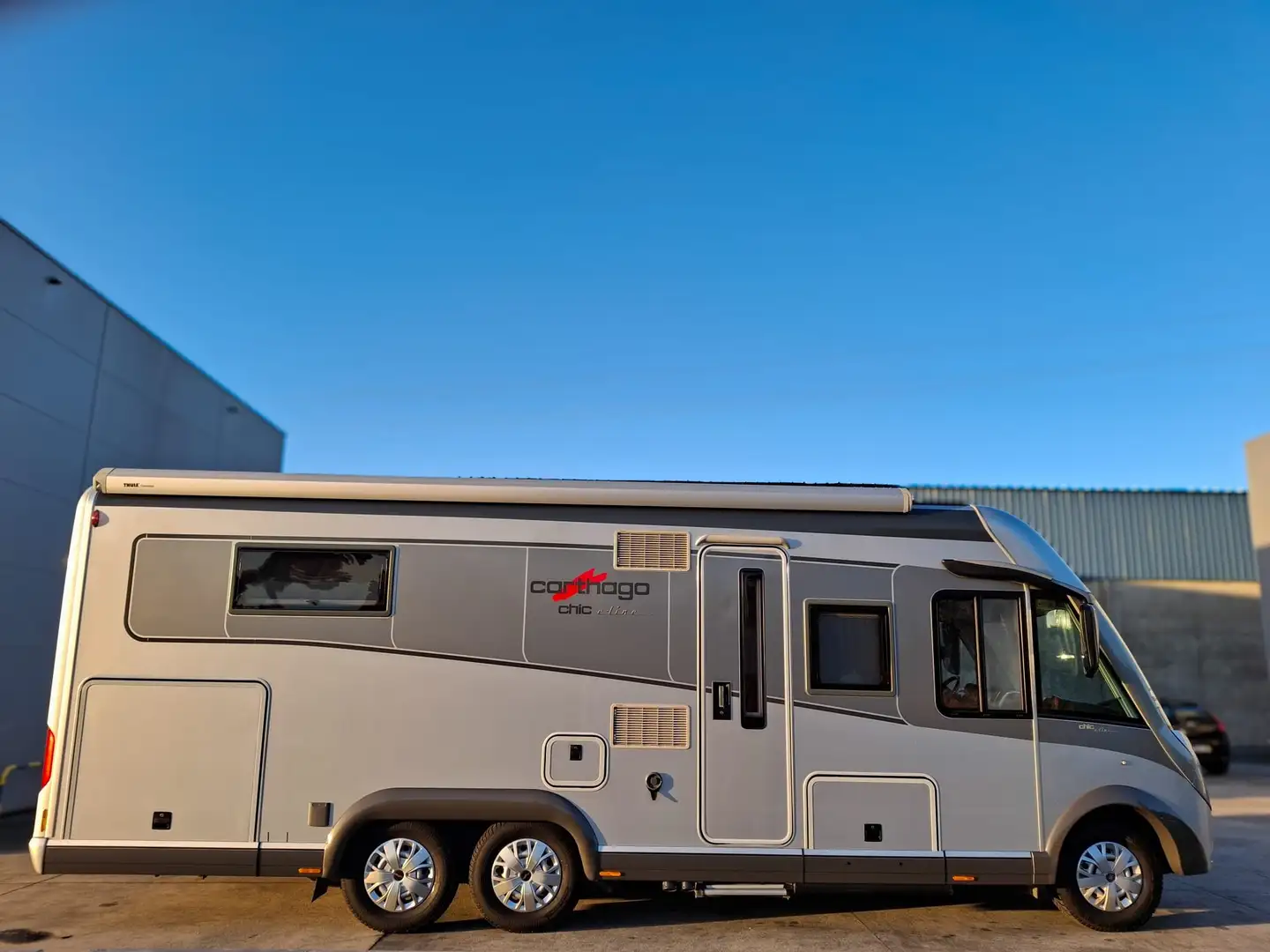 Caravans-Wohnm Carthago Chic-E-Line 51 QB Linerclass Plateado - 1