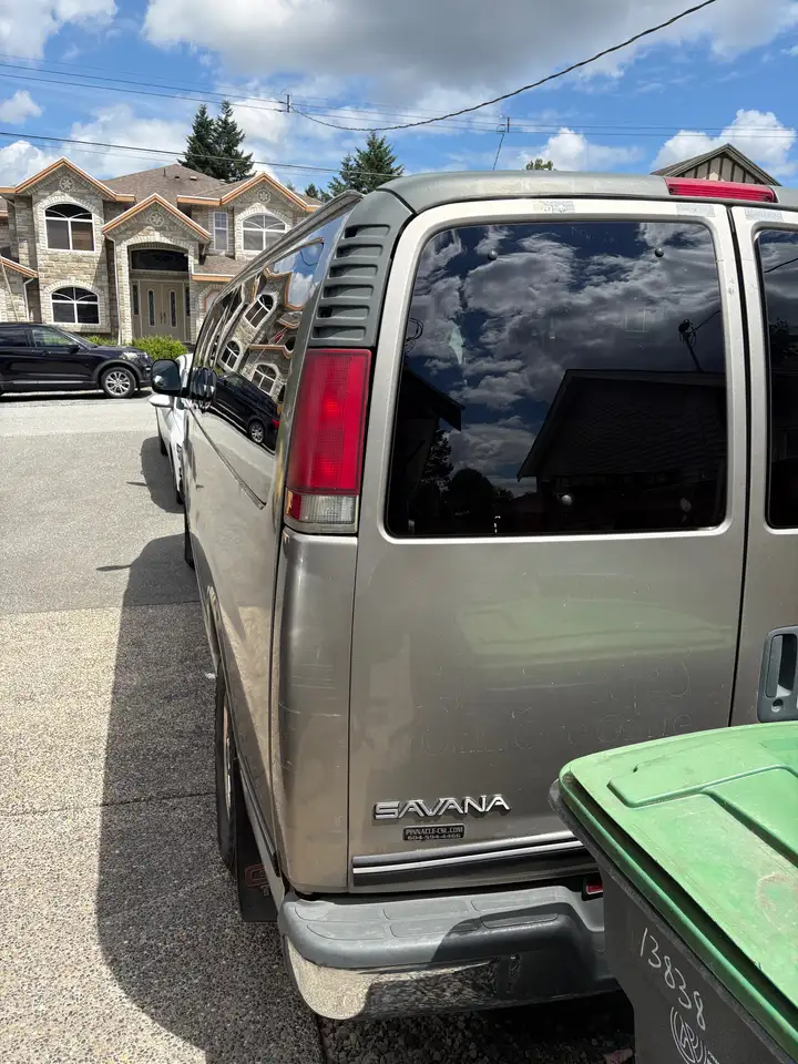 GMC Savana photo GMC Savana