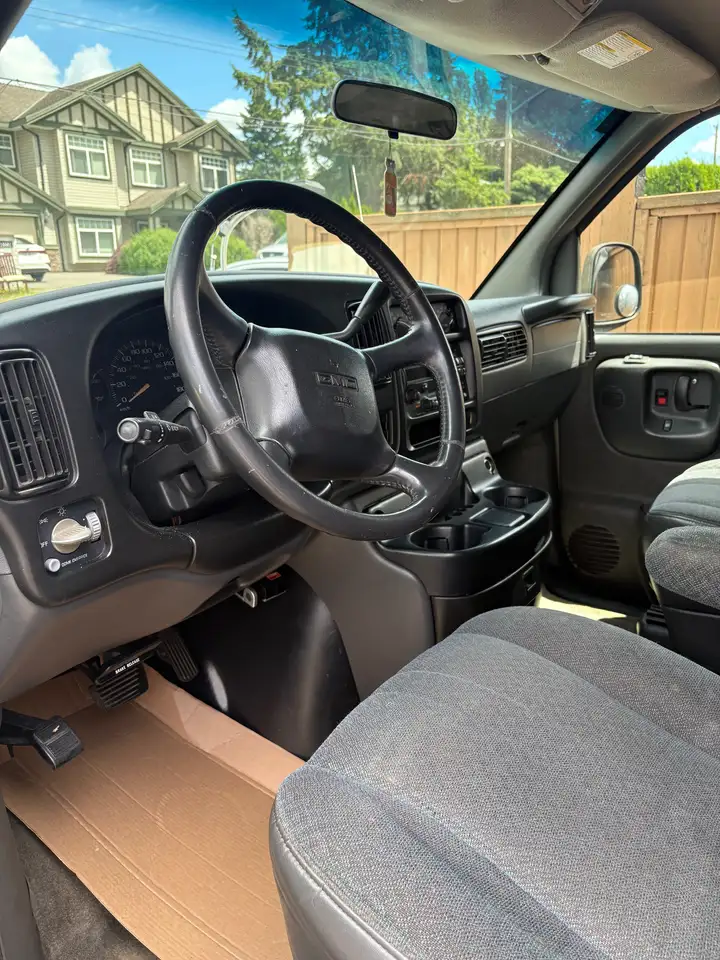 GMC Savana photo GMC Savana