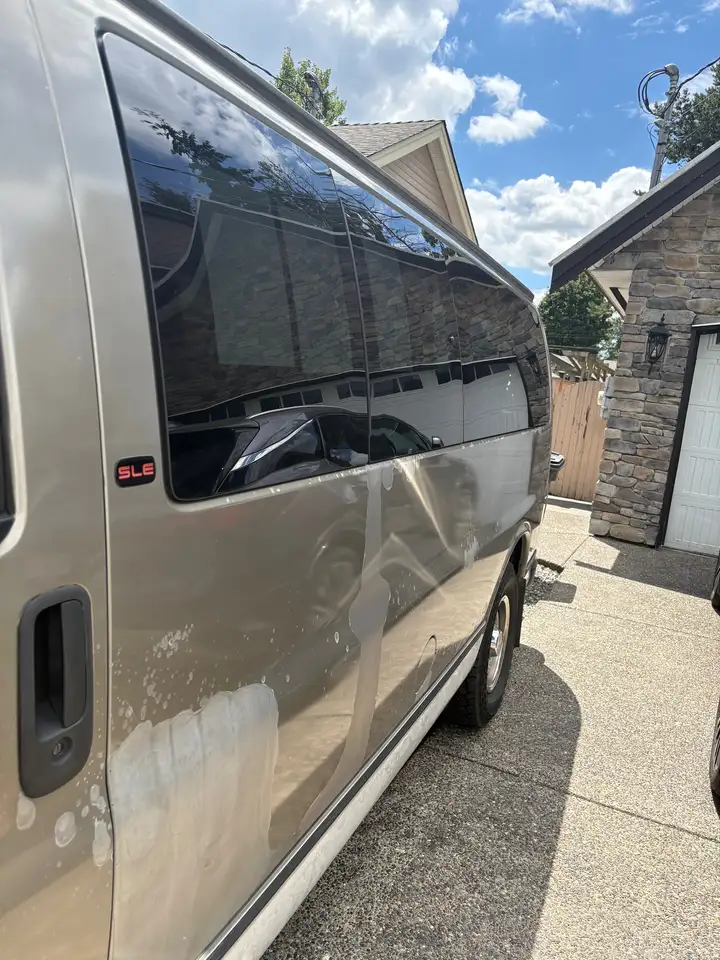 GMC Savana photo GMC Savana