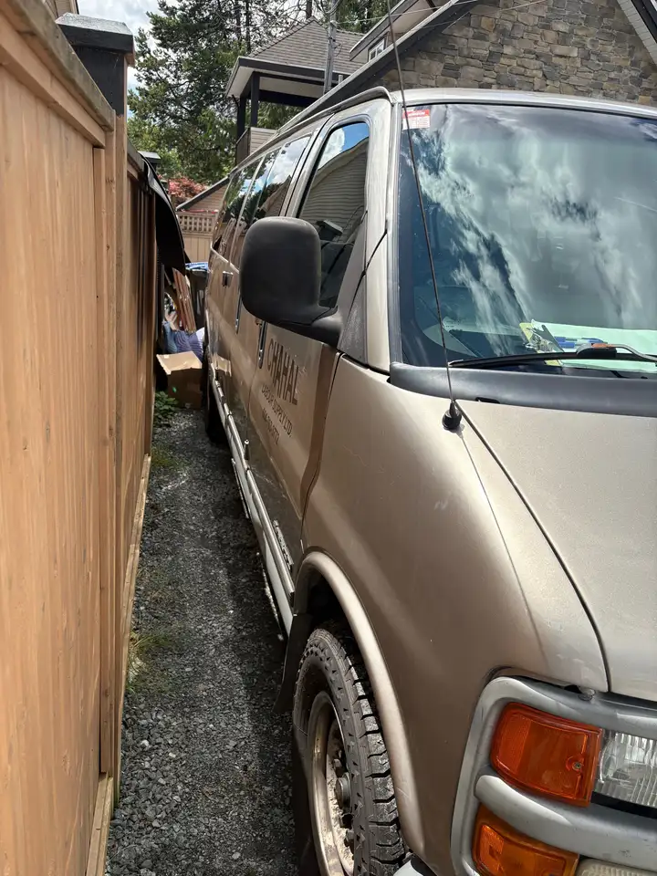 GMC Savana photo GMC Savana