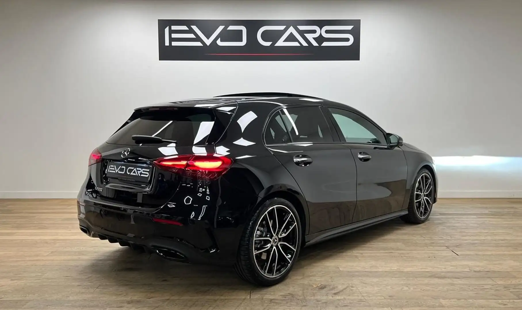 Mercedes-Benz A 200 200 Pack AMG Exclusive Design / Multibeam / Burmester / TO / Keyless / Cam360 Negro - 2