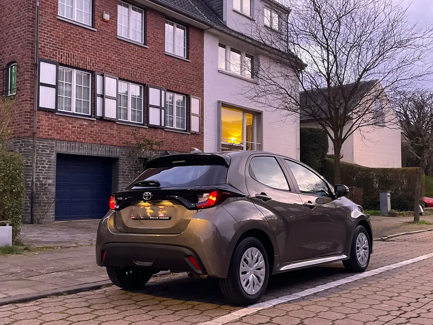 Toyota Yaris 1.0i VVT-i Dynamic Brons - 2