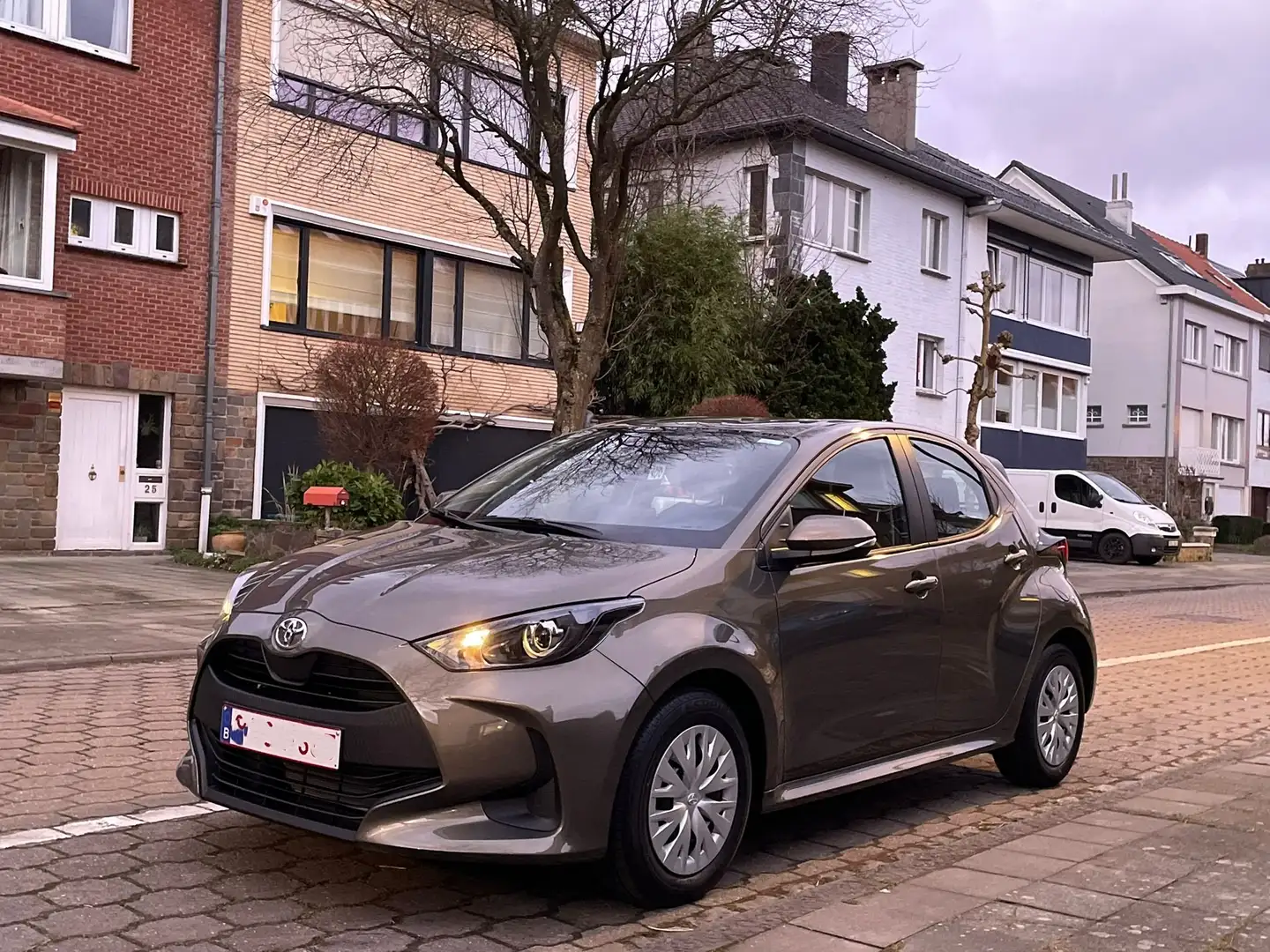 Toyota Yaris 1.0i VVT-i Dynamic Brons - 1