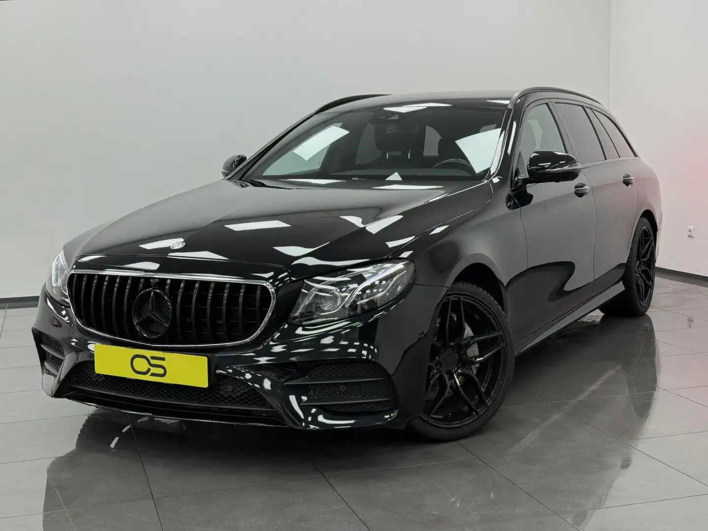 Mercedes-Benz E 250 T-Modell AMG Line LED Burmester Leder Navi Noir - 1