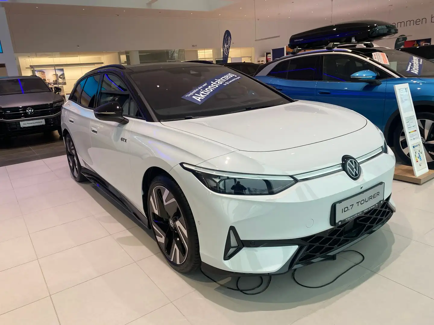 Volkswagen ID.7 Tourer GTX 4MOTION 250 kW Business Weiß - 2