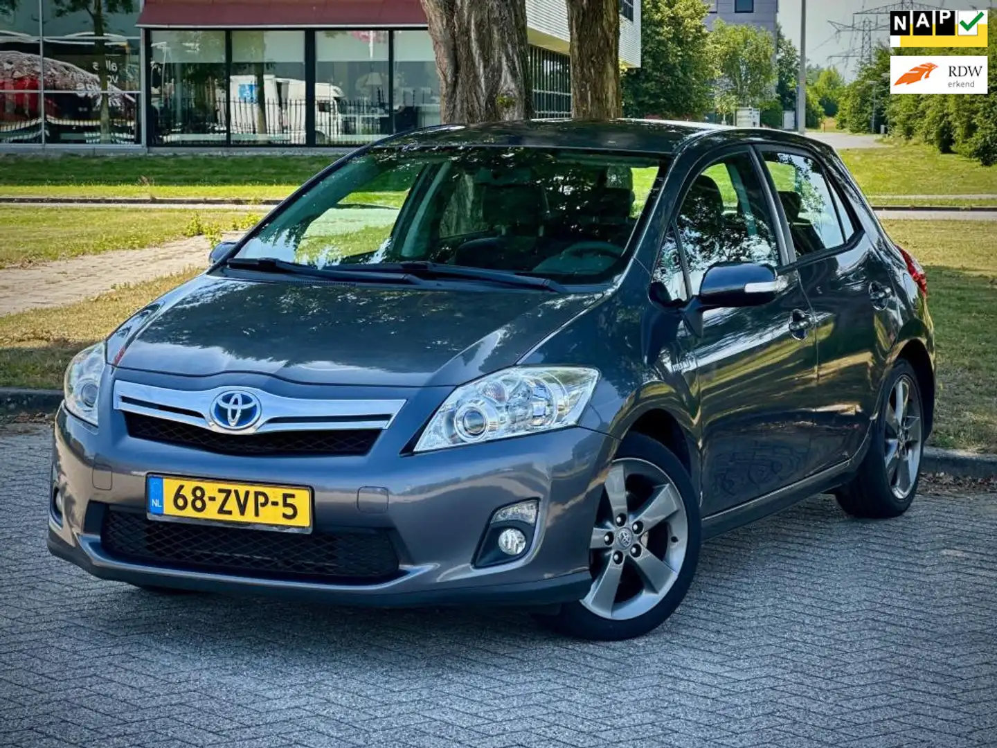 Toyota Auris 1.8 Full Hybrid Executive Business | Full Options Grau - 1