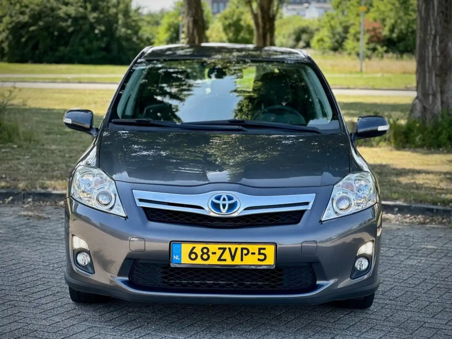 Toyota Auris 1.8 Full Hybrid Executive Business | Full Options Grau - 2