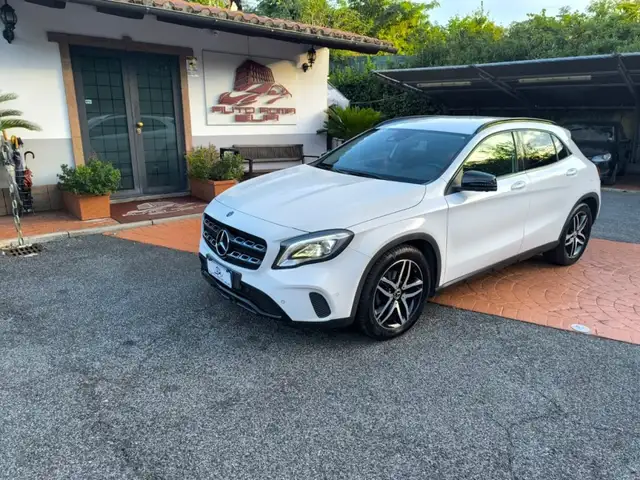 Mercedes-Benz GLA 220 d Automatic Premium PREZZO REALE! CarPlay! CAM!