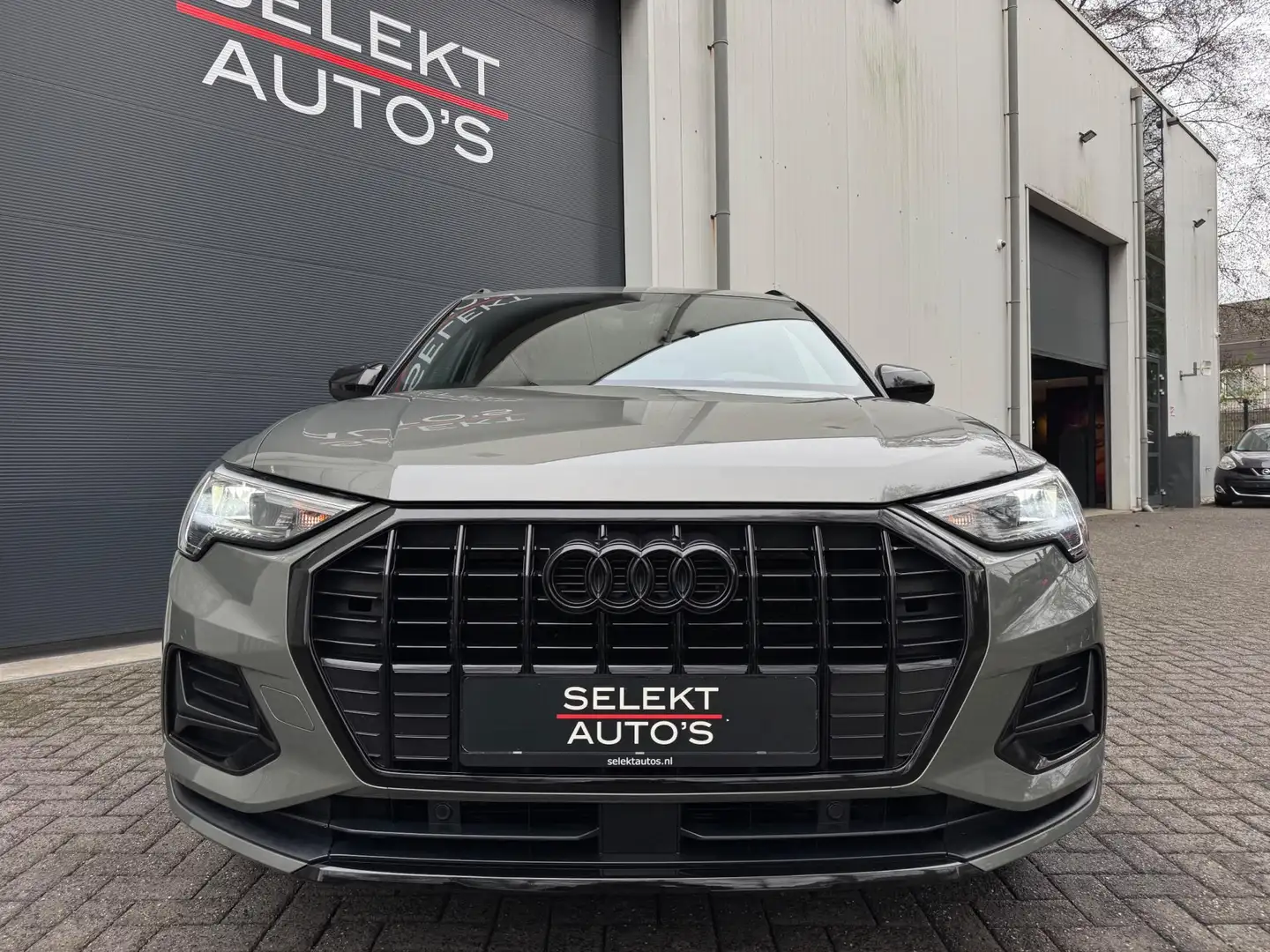 Audi Q3 35 TFSI Pro Line Pano/Leder/Cruise/Climate/Stoelve Gris - 2