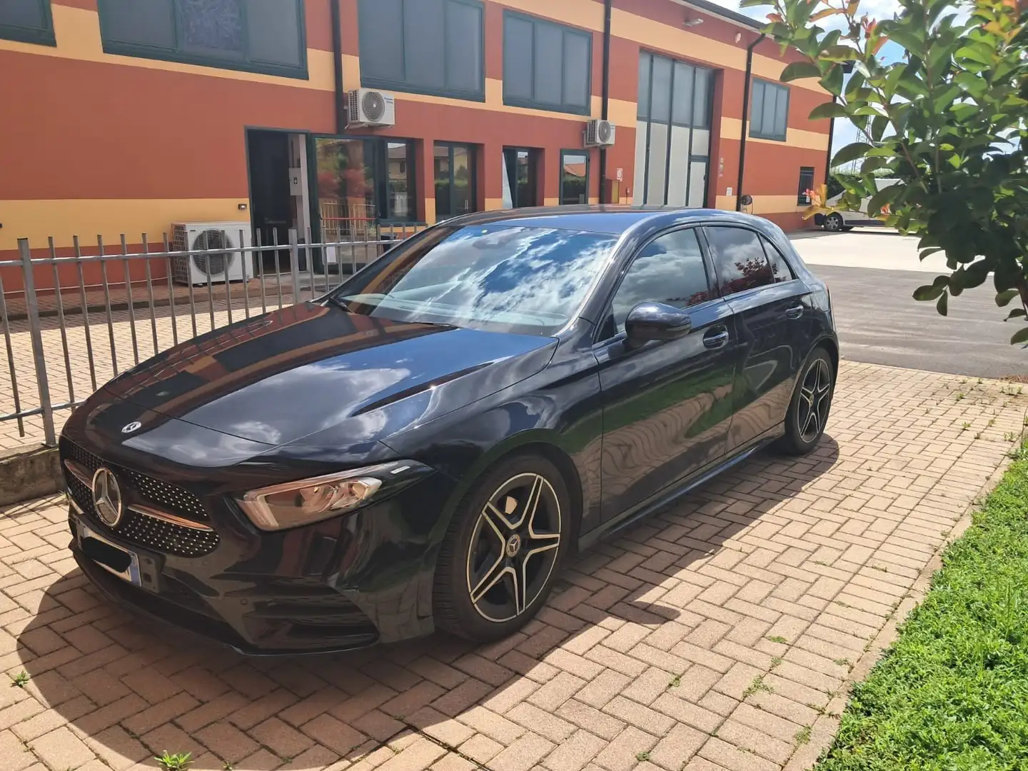 Mercedes-Benz A 200 Automatic HATCHBACK Premium Nero - 1