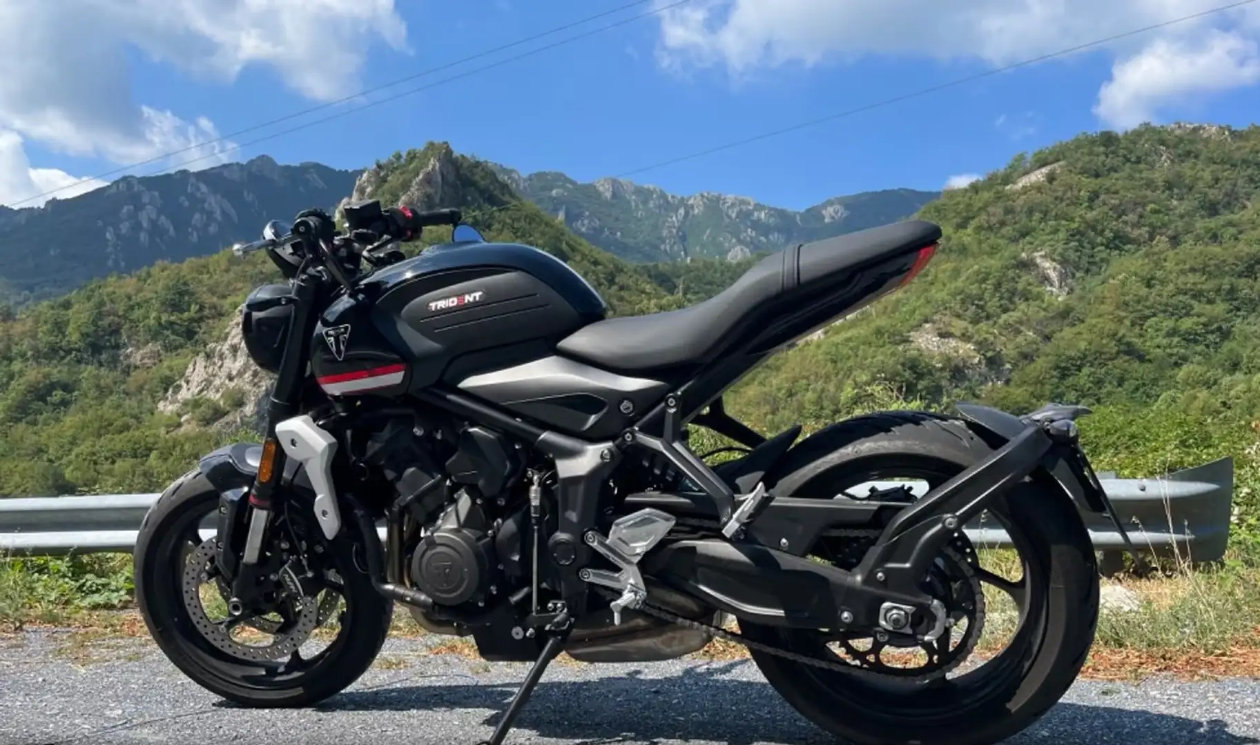 Triumph Trident 660 Nero - 1