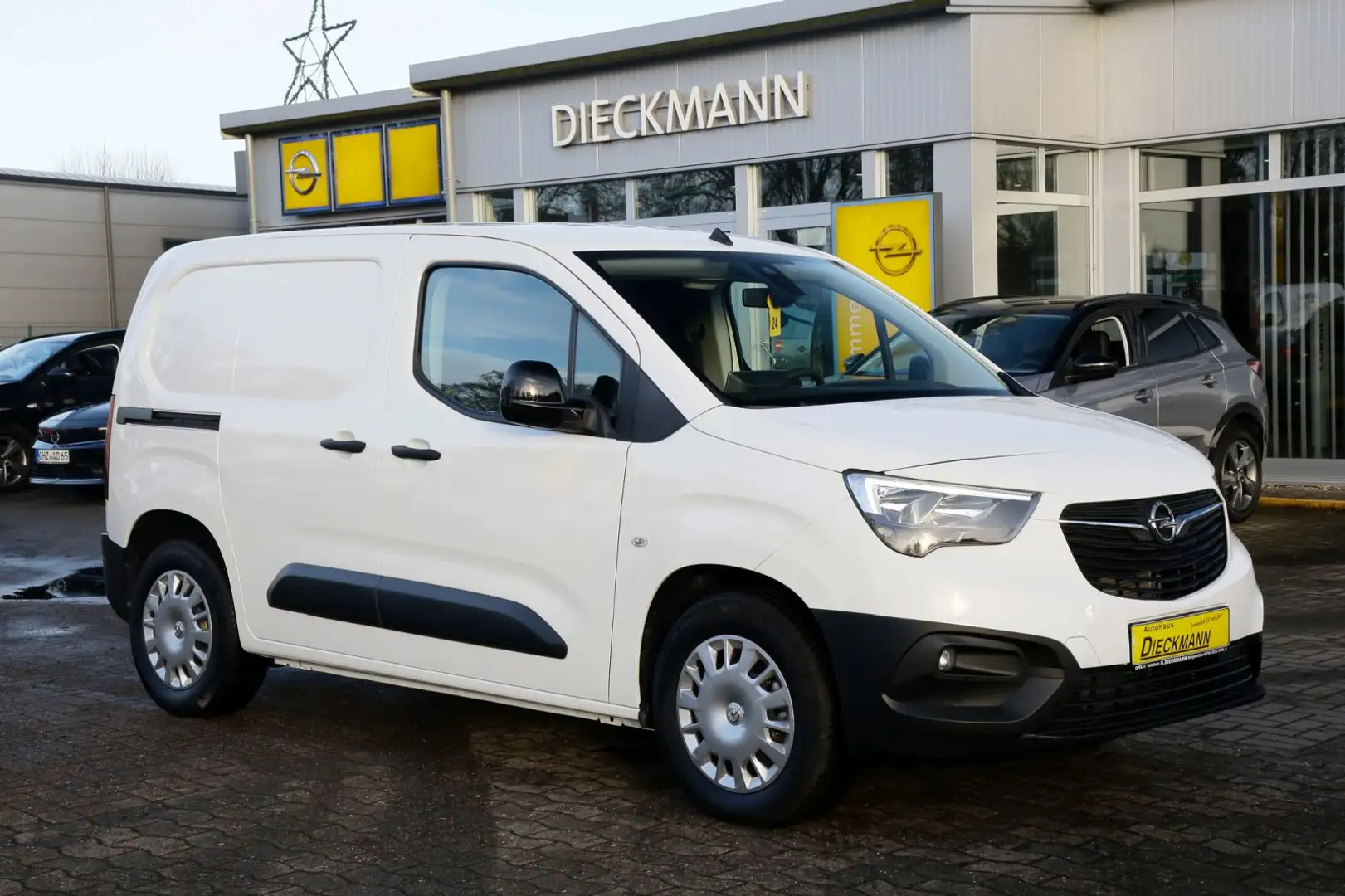 Opel Combo-e Cargo Edition AHK RFK Multimed Holzboden Weiß - 2