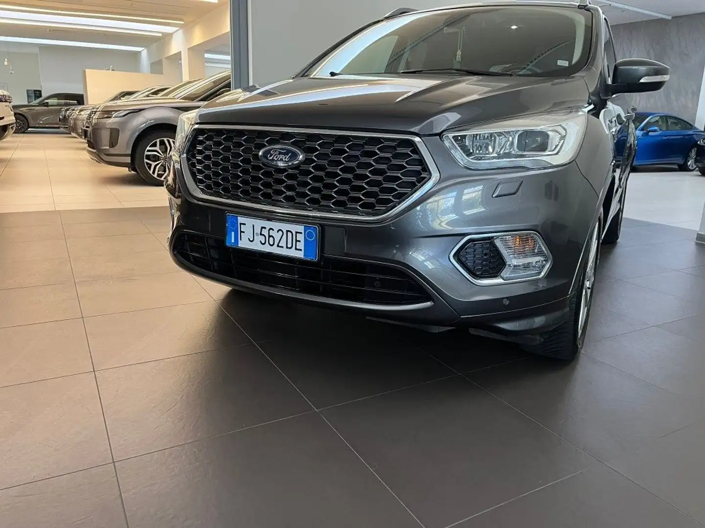 Ford Kuga 2.0 TDCI 150 CV S&S 4WD Vignale siva - 1