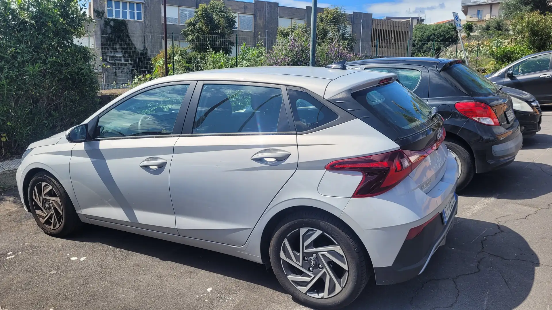 Hyundai i20 i20+III+2021+1.2+Connectline+Gpl Grigio - 2