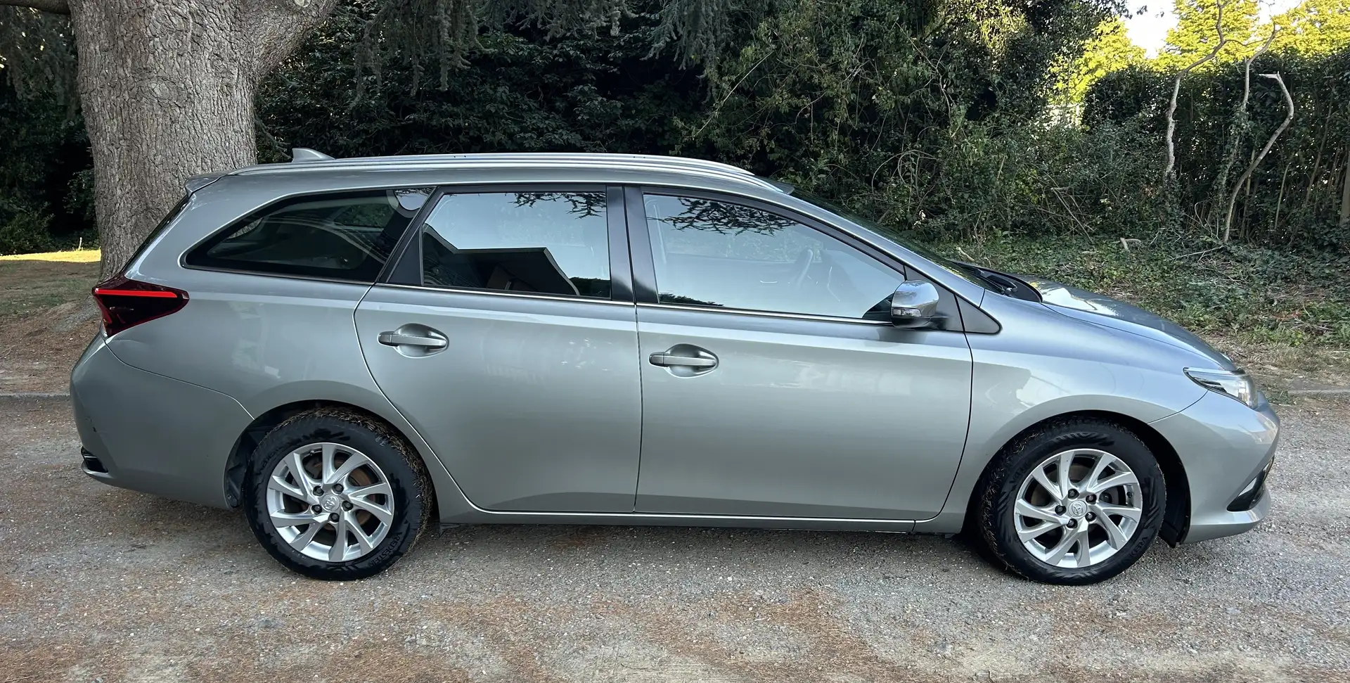 Toyota Auris Auris 1.33i VVT-i Touring Sport Gris - 2