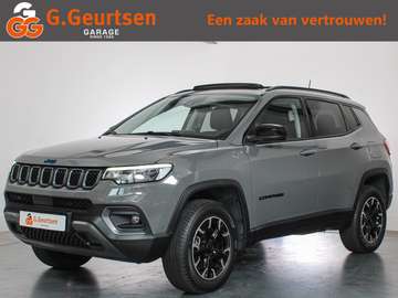 4xe 240 Plug-in Hybrid Electric Trailhawk Panorama