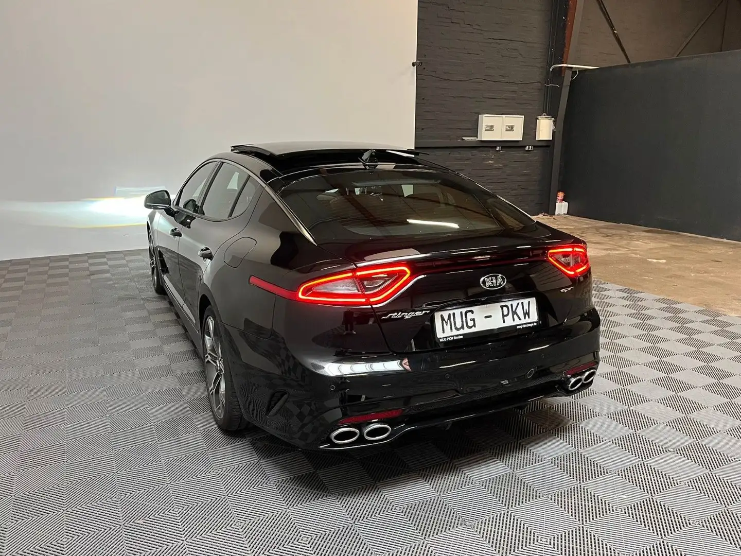 Kia Stinger GT 4WD *Klappe-Pano-360°* Schwarz - 2