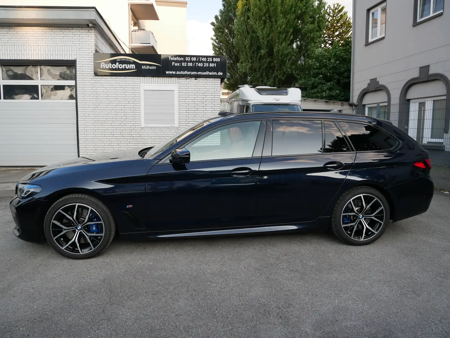 BMW 530 530 d xDrive M Sport T Laser Pano DrivProf 360Kame Noir - 2